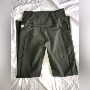 🔥EUC Pure-Luxe 7/8 Leggings🫒